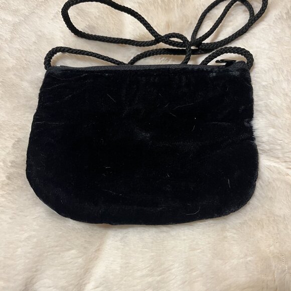 Not sure Size OS Vintage Floral Embroidered Velvet Crossbody Bag with Black Brai - Picture 2 of 3